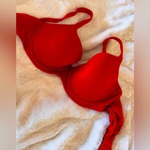 EUC Victoria’s Secret Body by Victoria Demi lined 32DD